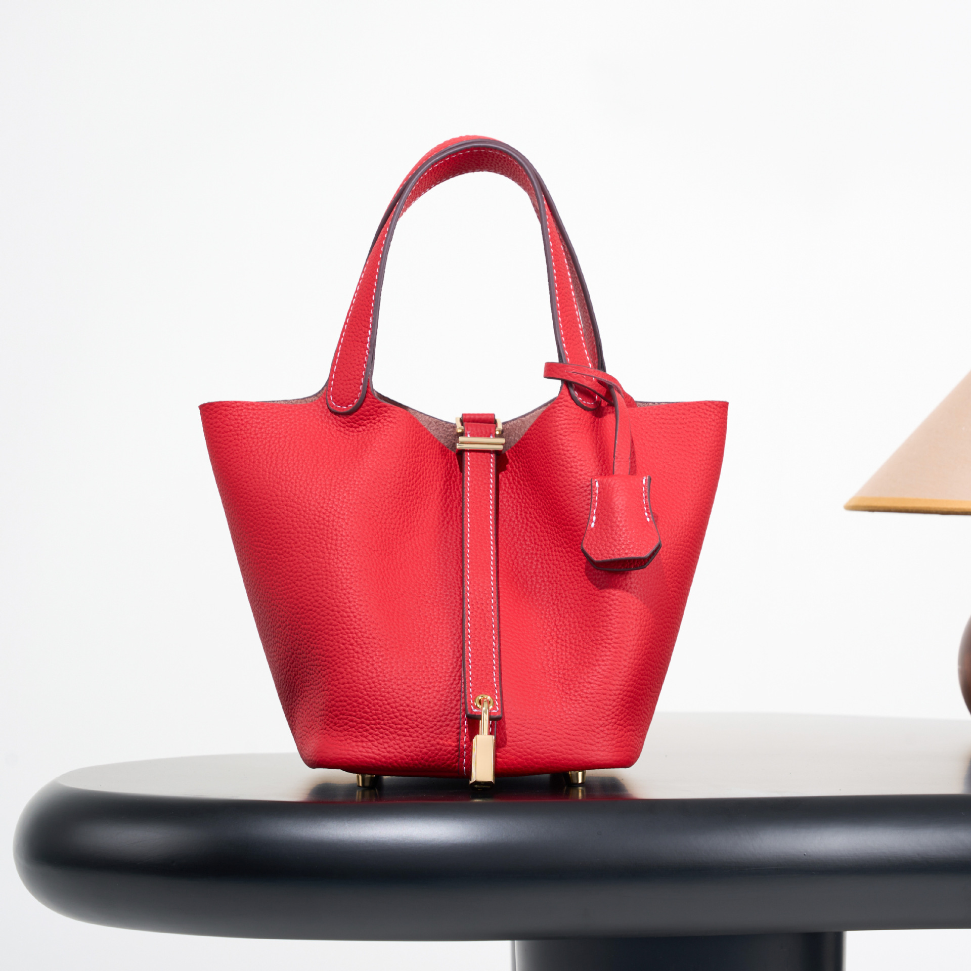 Boucle chinoise en or rouge