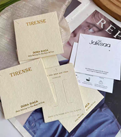 Cartes de présentation de bijoux personnalisées de haute qualité avec des motifs mignons et un logo imprimé pour les boucles d'oreilles, les bagues, les colliers, les emballages