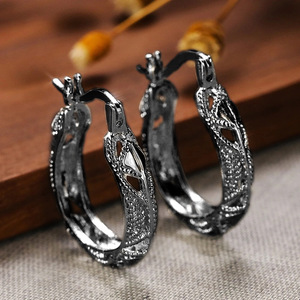 Orecchini Traforati in Filigrana per Donne, Accessori di Moda Minimalisti ed Eleganti per Uso Quotidiano - Product Image 4