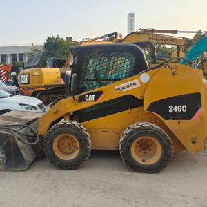 لودر انزلاقي كاتربيلر <span class=keywords><strong>CAT</strong></span> 246C مستعمل عالي الجودة ورخيص، يعمل بكفاءة مثالية، محرك كاتربيلر، حمولة مقدرة 3400 كجم، منشأ أمريكي - Product Image 1