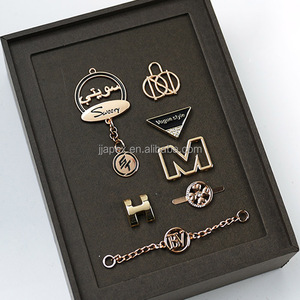 Garment <strong>Jeans</strong> Accessories Clothing Patch Bag Hat Shoe Scarves Embossed OEM ODM <strong>Custom</strong> Metal Name Plate <strong>Label</strong> Logo Tag - Product Image 1
