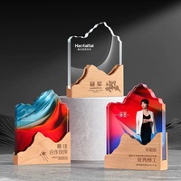 Trophée de cristal en forme de montagne personnalisé avec MH-J0517 de base en bois