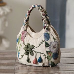 Personalizado único estilo de moda de diseño de vacaciones de las mujeres bohemias bolsos de tela con cremallera hecha a mano flor azteca bolsas de mano - Product Image 1