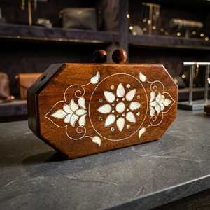 Caja Decorativa de Madera Hecha a Mano con Diseño Floral Geométrico, Artesanía Tradicional, Decoración Geométrica para Mesa, Decoración del Hogar - Product Image 1