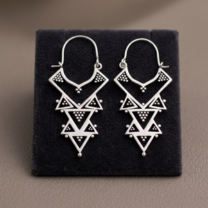 Boucles d'oreilles créoles tribales en argent de bohème faites à la main 925 en laiton plaqué or motif de flèche en or matériel principal 925 argent or - Product Image 1