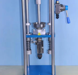 เครื่องฉีดขึ้นรูปแนวตั้งขนาดเล็ก20ก. สำหรับห้องปฏิบัติการวิจัยในห้องปฏิบัติการมหาวิทยาลัยตัวอย่างเครื่องจักรพลาสติก220V เดสก์ท็อป - Product Image 5