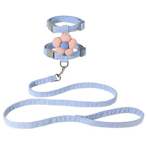 Conjunto de arnés y correa para mascotas de gato resistente al escape ajustable de tela encantadora de poliéster floral con ajuste cómodo para gatos y perros - Product Image 2
