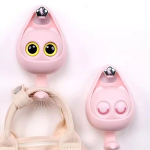 Gancho de pared creativo y lindo con diseño de gato, estante de almacenamiento para el hogar, decoración de pared sin perforaciones para ropa, sombreros, bufandas y llaves - Product Image 4