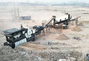 Impianto Mobile di Frantumazione Pietre a Basso Prezzo, Frantoio a Mascelle Mobile, Alimentatore Vibrante, Nastro Trasportatore, Impianto di Trasferimento Flessibile Completo 3 in 1 - Product Image 4