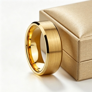 Anello Unisex da 8mm Placcato Oro 18K, Fede Nuziale in Acciaio Inossidabile con Finitura Spazzolata, Anello di Promessa per Uomo e Donna - Product Image 2