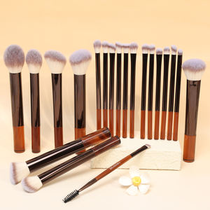 Ensemble de pinceaux de <span class=keywords><strong>maquillage</strong></span> professionnels en fibres synthétiques vegan personnalisées, avec manche transparent et virole en aluminium, vente en gros ODM OEM - Product Image 1