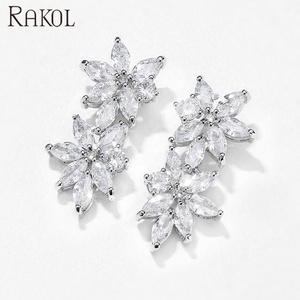Boucles d'oreilles classiques fantaisie en zircon cubique doré RAKOL EP4144, bijoux de charme tendance - Product Image 4