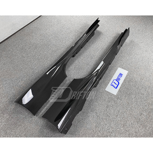สเกิร์ตข้างคาร์บอนไฟเบอร์แบบแห้งสไตล์ OEM ยี่ห้อ Drifton พร้อมการเคลือบเงาและด้าน สำหรับ Ferrari F8 Tributo Spider ปี 2019-2022 - Product Image 4
