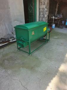 เครื่องผสมอาหารสัตว์ไฟฟ้าแนวนอน 1 ตันต่อชั่วโมง สำหรับวัว แกะ ข้าวโพด หญ้า อาหารสัตว์ โรงงานผลิตอาหารสัตว์สำเร็จรูปสำหรับร้านอาหาร แบบเม็ด - Product Image 4