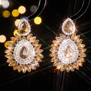 Boucles d'oreilles pendantes en verre géométrique coloré avec strass pour femmes, personnalité exagérée, œil du diable, accessoires d'Halloween - Product Image 5