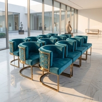 Chaise de salle à manger de luxe en velours bleu confortable avec structure en acier inoxydable et design fauteuil pour la maison, le bureau et la salle à manger