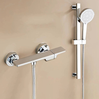 Système de douche chromé en laiton massif avec pommeau pluie, douchette à main et mitigeur mural pour projets hôteliers et d'appartements