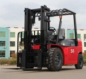 Вилочный погрузчик Tobeter CPC50, 5 тонн, дизельный, <span class=keywords><strong>2</strong></span>-уровневый, высота подъема 3 м, механическая ручная коробка передач, полный привод, цельнолитые шины, для любых дорог - Product Image 3