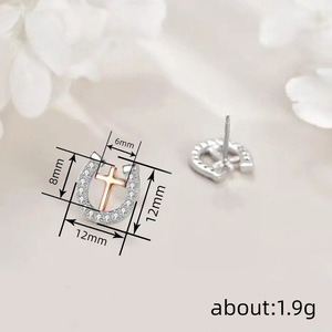 Eleganti Orecchini a Perno con Zirconi Bicolore a Forma di Ferro di Cavallo, Gioielli di Lusso Minimalisti per Donna, Uso Quotidiano, Regalo Chic - Product Image 3