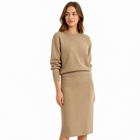 Ensemble deux pièces en tricot beige pour femmes, OEM/ODM personnalisé, haut à col rond avec jupe crayon mi-longue, style hiver