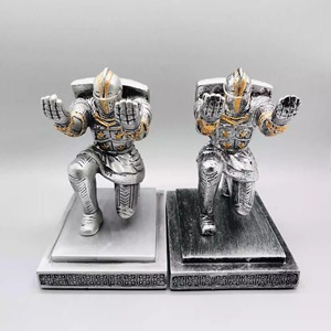 Escultura de escudo de soldado medieval europeo Artesanía de resina Teléfono y portalápices Artesanía - Product Image 1