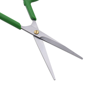 กรรไกรตัดผมบาง ใบมีดคมเคลือบไทเทเนียม ด้ามจับขนาดกลาง สำหรับตัดผมและตัดหน้าม้า - Product Image 3