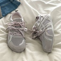 Nouvelles chaussures de sport décontractées pour femmes, à lacets, confortables, légères, chaussures de marche tendance, chaussures de skate, dessus en PU, semelle extérieure en caoutchouc