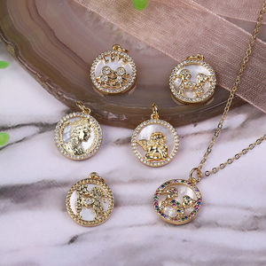 Placcato oro bambina Love Girl on madreperla ciondolo moda chiaro CZ Micro spiave charm per bambini gioielli - Product Image 1