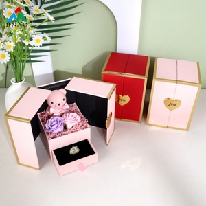 Caja de Regalo para Anillo o Collar con Diseño de Oso y Rosa, con Borde Dorado de Plástico y Doble Puerta, Personalizable con Logotipo, para el Día de San Valentín, Venta al Por Mayor - Product Image 2