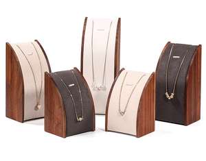 Accessoires d'affichage de fenêtre de bonne qualité support pendentif incurvé collier en noyer trois ensembles présentoir - Product Image 1