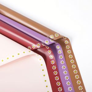 Papier d'emballage floral imperméable à double face imprimé de petites fleurs, matériau d'emballage floral tendance - Product Image 1