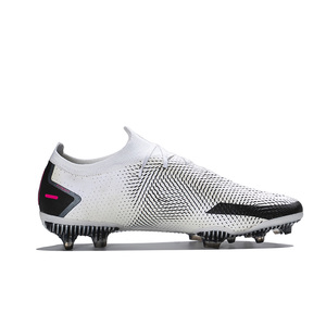 Nouvelles chaussures <span class=keywords><strong>de</strong></span> football à crampons hauts pour hommes, chaussures d'entraînement sur gazon, chaussures <span class=keywords><strong>de</strong></span> football classiques plates, baskets pour femmes, chaussures <span class=keywords><strong>de</strong></span> football légères pour enfants - Product Image 4