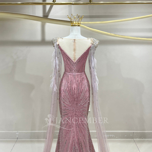 Vestido de Fiesta de Noche JFH99 Único con Pedrería Rosa, Cristales y Plumas en las Mangas Estilo Sirena - Product Image 4