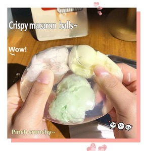 ของเล่นบีบมือรูปทรงต่างๆ ทำจากวัสดุ TPR เนื้อนุ่ม ยืดหยุ่น คืนรูปช้า รูปแบบสตรอว์เบอร์รี่ มาการอง เกล็ดหิมะ งา ซาลาเปา พร้อมเสียงดนตรี - Product Image 4