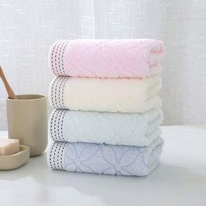 Serviette de bain en coton 100% avec logo personnalisé - pour hôtels, maisons et spas, 400 GSM, douce - Product Image 2