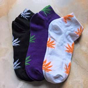 ถุงเท้าข้อสั้นแฟชั่นปักลายใบเมเปิ้ล ทออย่างดี ใส่สบายสำหรับฤดูใบไม้ผลิ ราคาถูก สำหรับผู้หญิง ตลาดแอฟริกา - Product Image 3