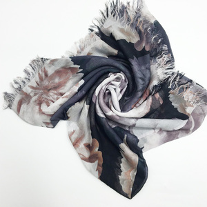 Sciarpa Oversize in Modal Nera e Gialla per Donna, Scialli e Sciarpe in Modal in Offerta - Product Image 3