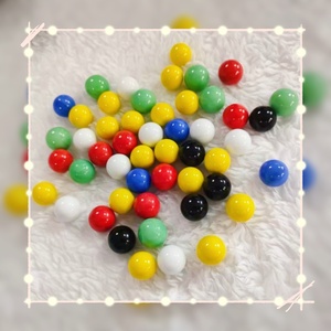 Perles en céramique rouges, vertes et jaunes de la marque Shengping, fabriquées en Chine, boules colorées de 16 mm, écologiques, en vente - Product Image 1