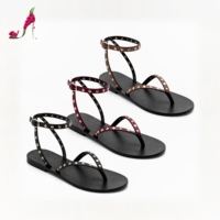 Sandales plates à clous pour femmes, tendance, pour sorties, soirées romantiques, à bout ouvert, en similicuir souple, dessus en PU, style rétro, chaussures d'été, OEM