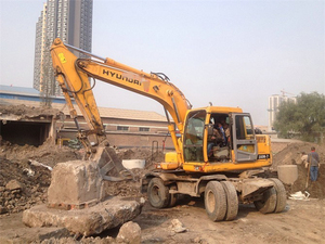 Excavadora Usada de Segunda Mano, Maquinaria para Movimiento de Tierras HYUNDAI 200W-7 en Venta - Product Image 2