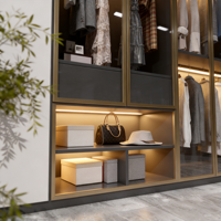 Système de dressing sur mesure en bois grainé avec coiffeuse intégrée pour chambre d'hôtel