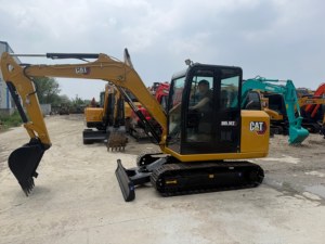 รถขุดตีนตะขาบขนาดเล็ก CAT 305.5E2 มือสอง ของแท้จาก Caterpillar น้ำหนัก 5.5 ตัน เครื่องยนต์ไฮดรอลิก เหมาะสำหรับงานก่อสร้างถนนในฟาร์ม - Product Image 1