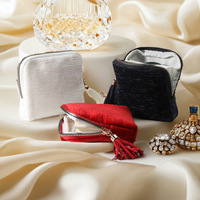 Nouveau sac à bijoux en velours personnalisé exquis avec fermeture éclair à pompon, sac à bijoux pour bague, pendentif, bracelet, pochette de voyage, sacs de rangement portables