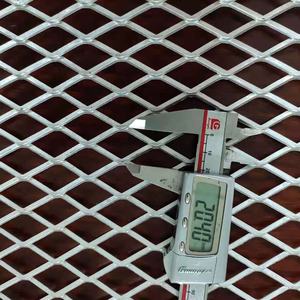 Griglia in Metallo Espanso Decorativa in Alluminio per Pannelli del Soffitto - Product Image 5