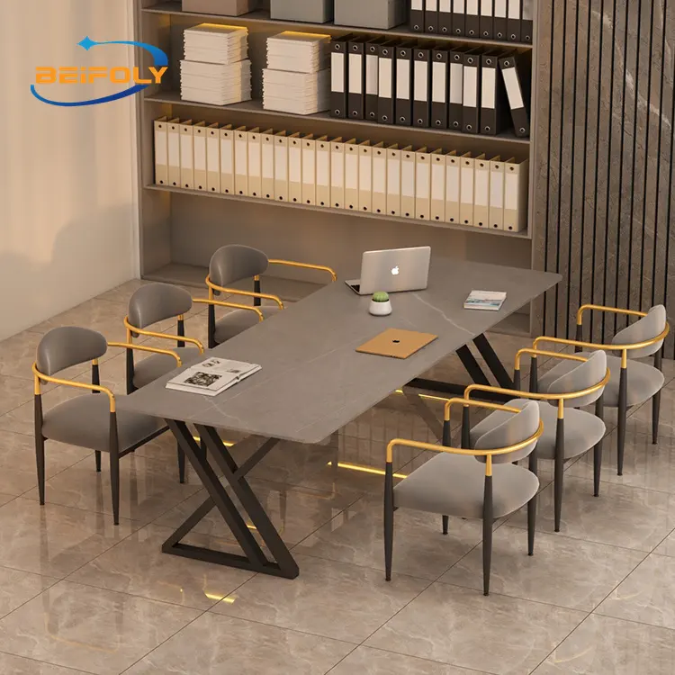 ハイエンドオフィスミーティング小さな長方形の豪華なクラシックな木製の会議室の部屋の会議テーブルと椅子