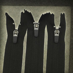 ซิปพลาสติก 3CC คุณภาพสูงแบบกำหนดเอง พร้อมตัวเลื่อนแบบปิด สำหรับกระเป๋า เสื้อผ้า รองเท้า และชุดเดรส - Product Image 3