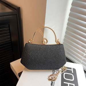 حقيبة يد نسائية على شكل قلب مرصعة بالأحجار الكريمة للسهرات والحفلات، حقيبة يد ذهبية مزينة بالكريستال - Product Image 4