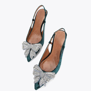 Escarpins en velours pour femme à talons mi-hauts, style stiletto, bout pointu, avec nœud et strass sur le devant, à bride arrière, pour l'été - Product Image 1