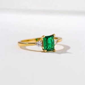 Delicado anillo de circonita cúbica chapado en oro de 18 quilates, anillo de compromiso de acero inoxidable para mujer, piedra preciosa cuadrada, piedra Esmeralda CZ, anillo de diamante - Product Image 4