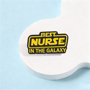 Pin de esmalte 'Mejor Enfermera de la Galaxia' con inspiración de <span class=keywords><strong>película</strong></span> de ciencia ficción retro, broche para el personal médico, insignia para mochila y solapa, regalos de joyería - Product Image 3